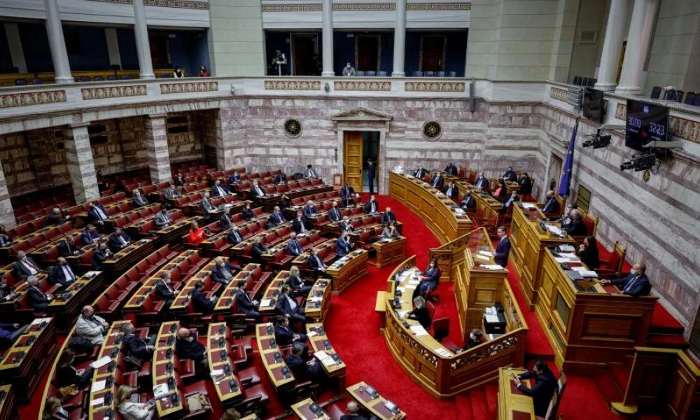 Κοινοβουλευτικό «πραξικόπημα» μέσα στη νύχτα - «Εξέγερση» γαλάζιων βουλευτών